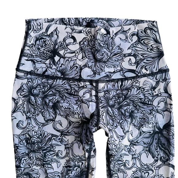 Lululemon Wunder Under Crop Size 4 Hi-Rise 21" Hanakotoba Starlight Purple Black - Picture 3 of 6